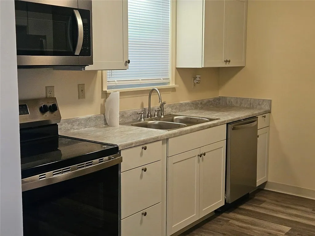 2 bed, $1,400 — Photo 3