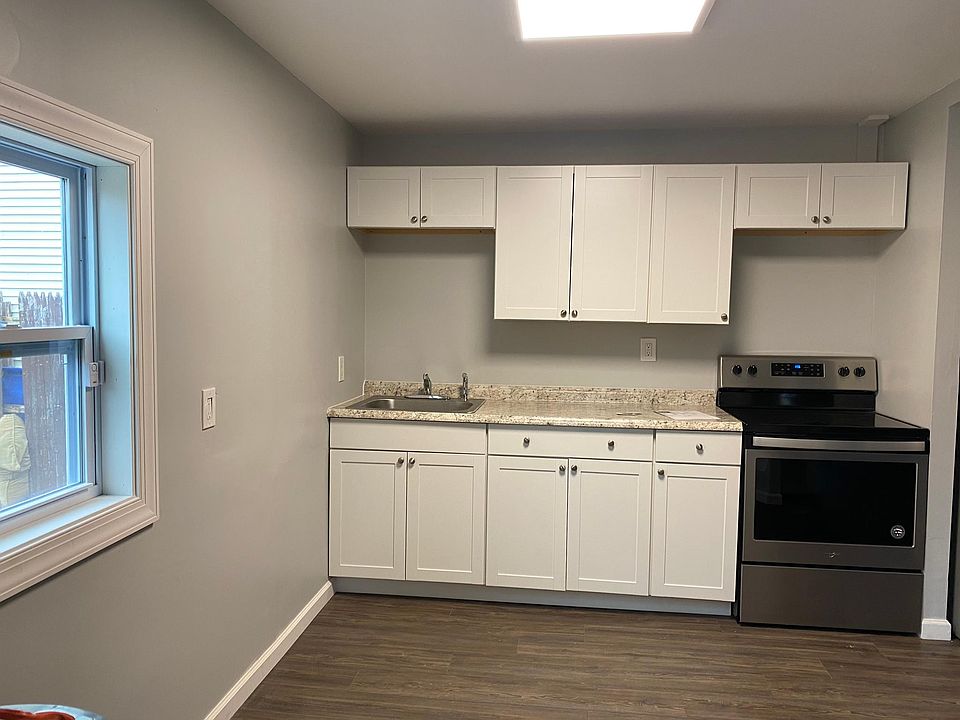 1st image of 33 Whittier Dr