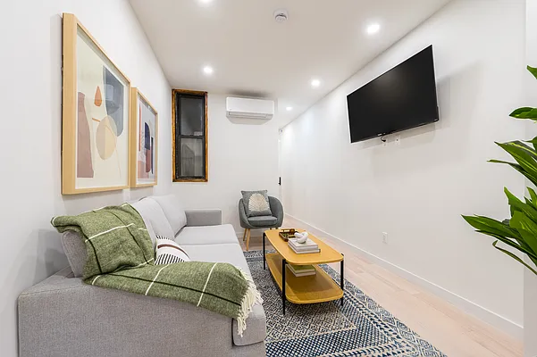 Living room, photo 1