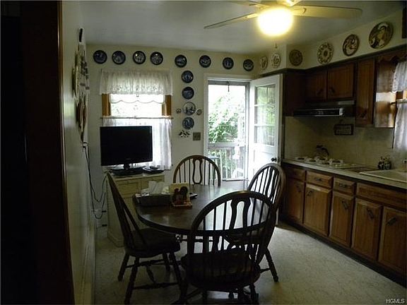 4th image of 255 Sommerville Pl