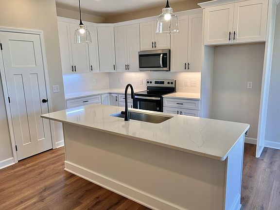 2nd image of 1343 Kensington Cir