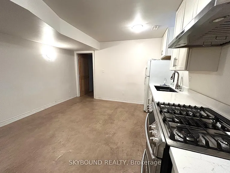 538 Runnymede Rd #BASEMENT — Photo 13