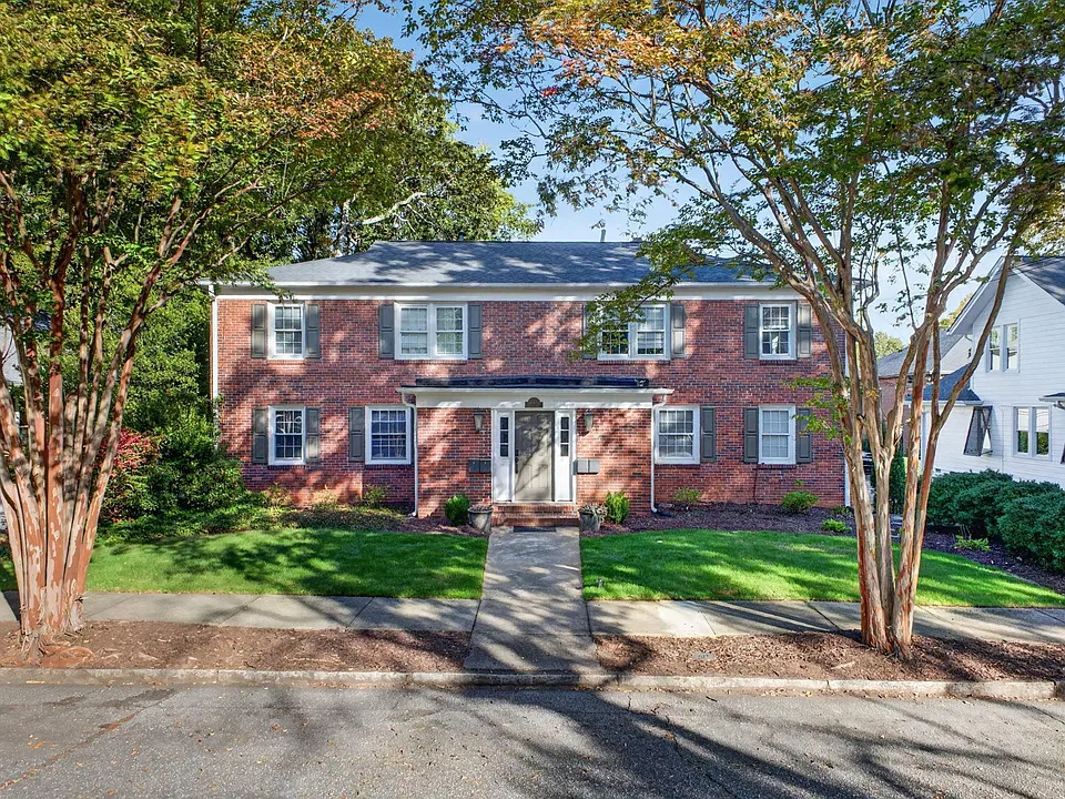 5 Whitsett St #1
