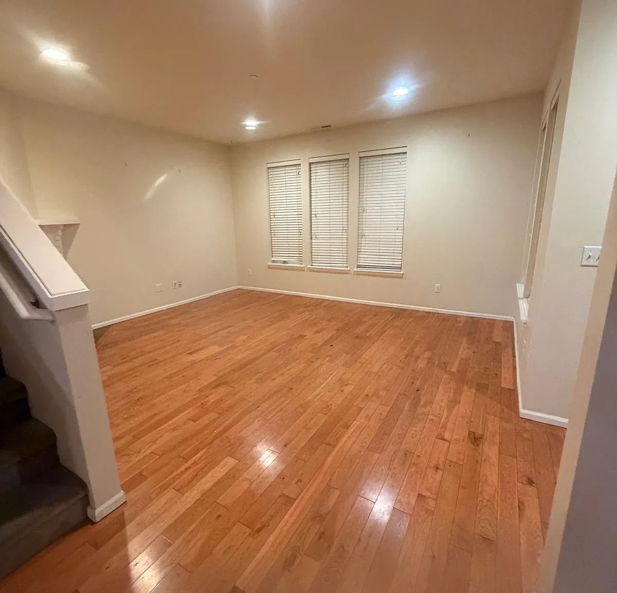 2 bed, 2.5 bath, 1403 sqft, $3,600 — Photo 2