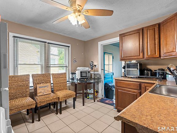 4th image of 204 Bouley Avenue