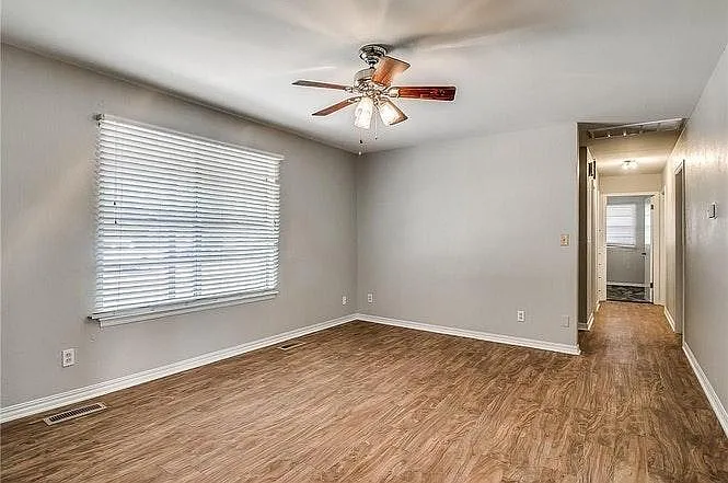 648 W Beam Ave — Photo 6