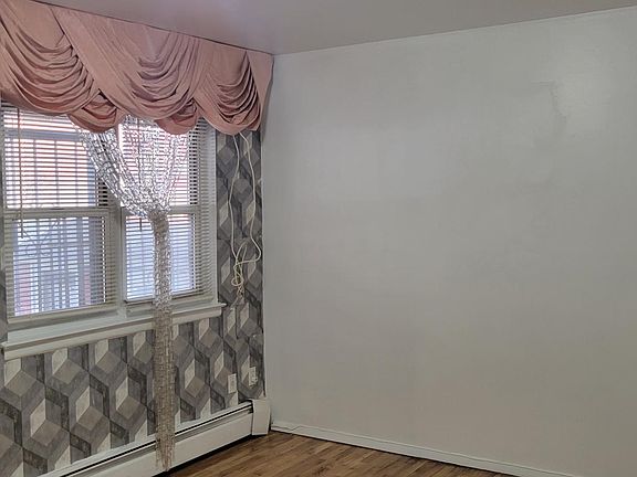 3rd image of 259 Swinton Ave #1
