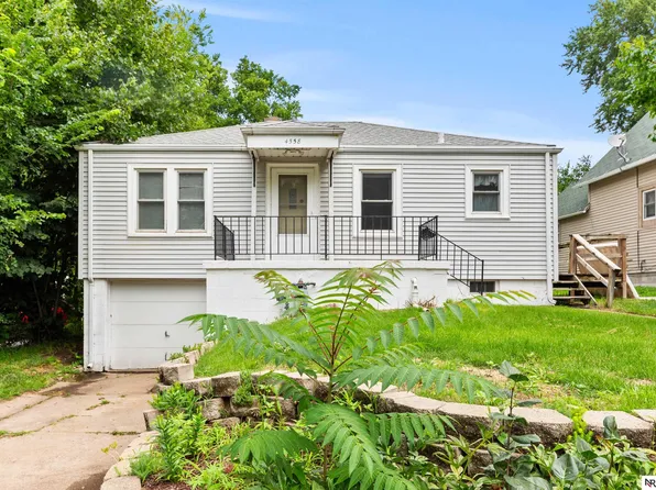 4558 Charles St, Omaha, NE 68132