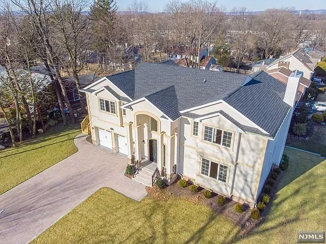 223 Hillcrest Dr — Photo 10