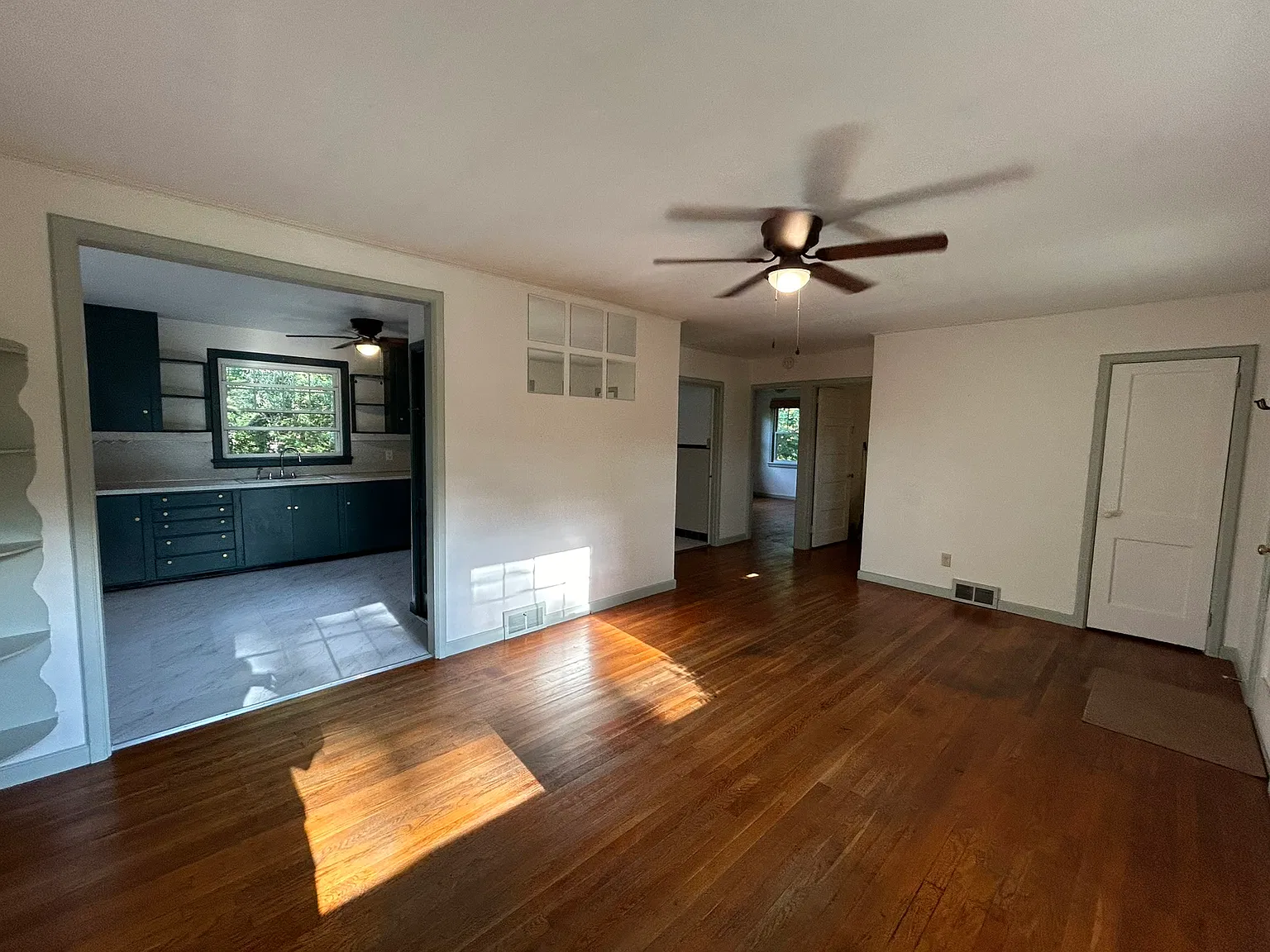 2 bed, 864 sqft, $1,900 — Photo 3