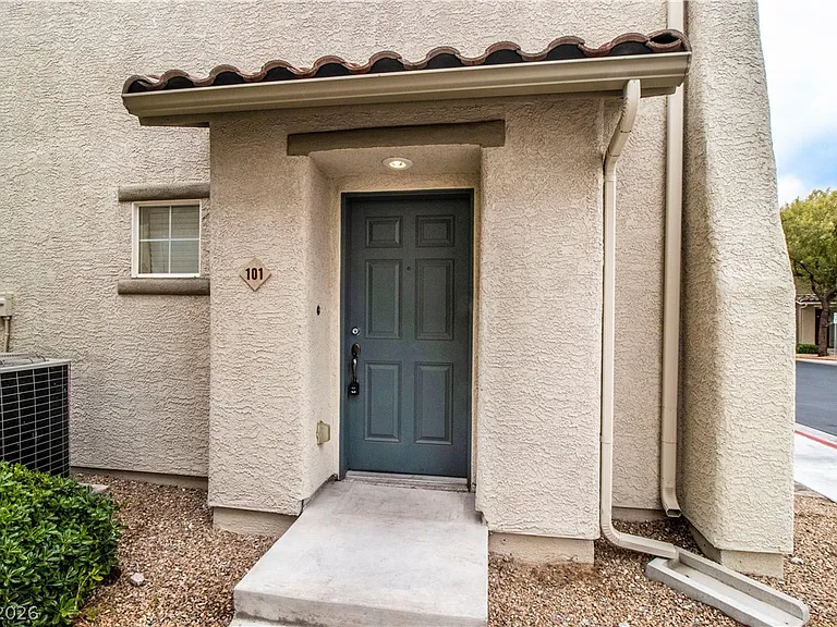 9124 Alpine Grove Ave #101 — Photo 2