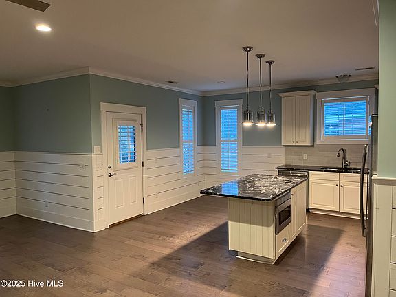 2nd image of 1103 Oakview Dr