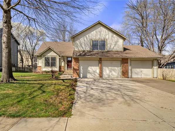 1904 E 155th St, Olathe, KS 66062