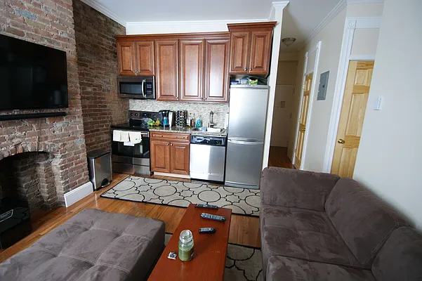 Rented by Michael Sloane Realty Company | media 9