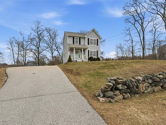 2nd image of 19 Fieldstone Way