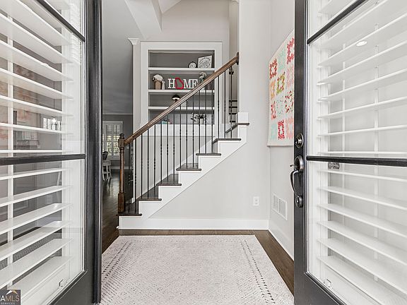 2nd image of 190 Fowler St