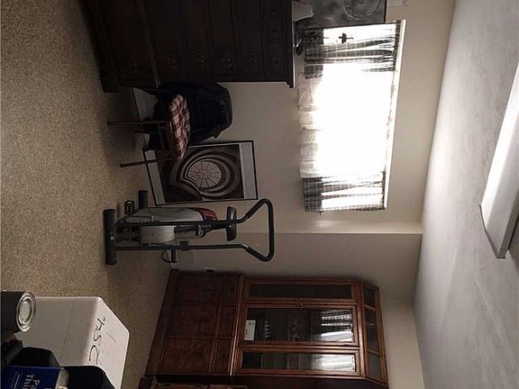3rd image of 167 Stuyvesant Dr