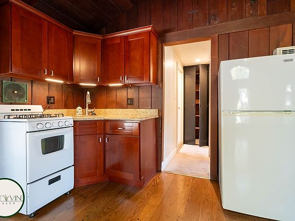 5th image of 10 Bayview Ct