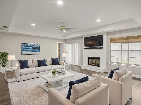 620 Honeysuckle Ln, Cedar Hill, TX 75104