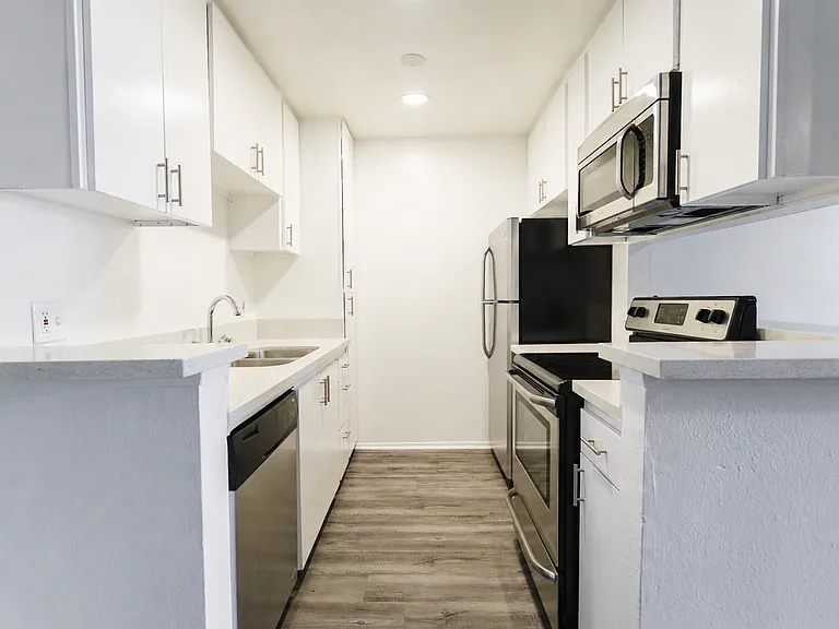 6310 Sylmar Ave — Photo 62