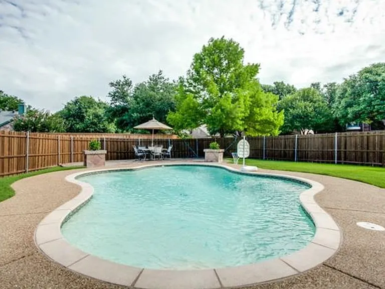 11100 Hermitage Ln — Photo 4