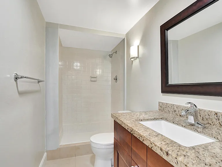 450 NW 20th St #2020 — Photo 13