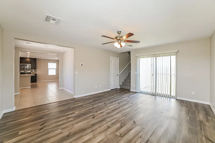8126 W Agora Ln — Photo 4