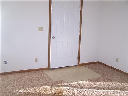 4th image of 333 Rolling Meadow Ln
