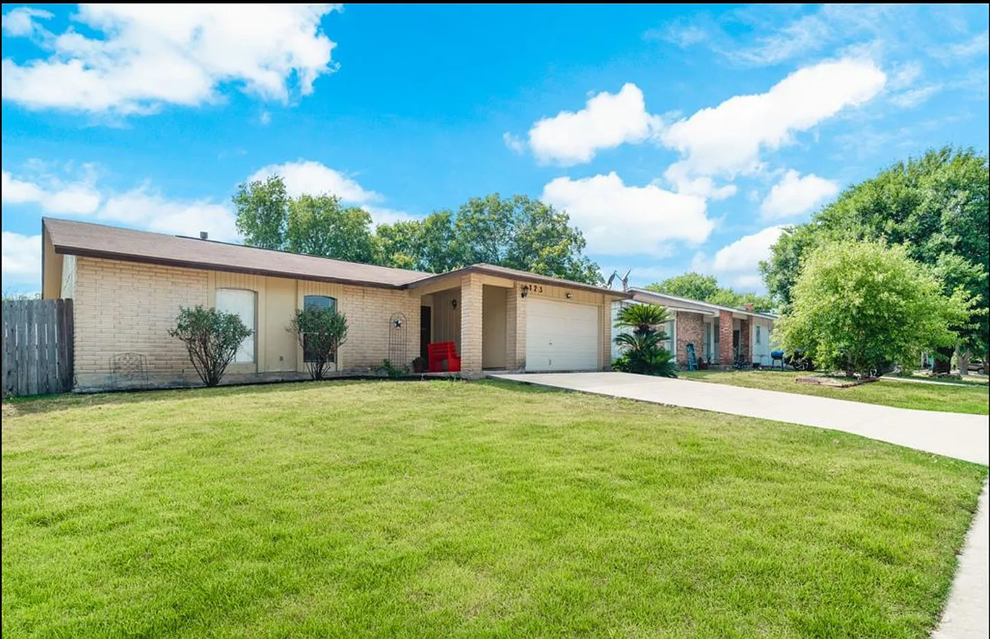 3 bed, 1400 sqft, $1,650 — Photo 1