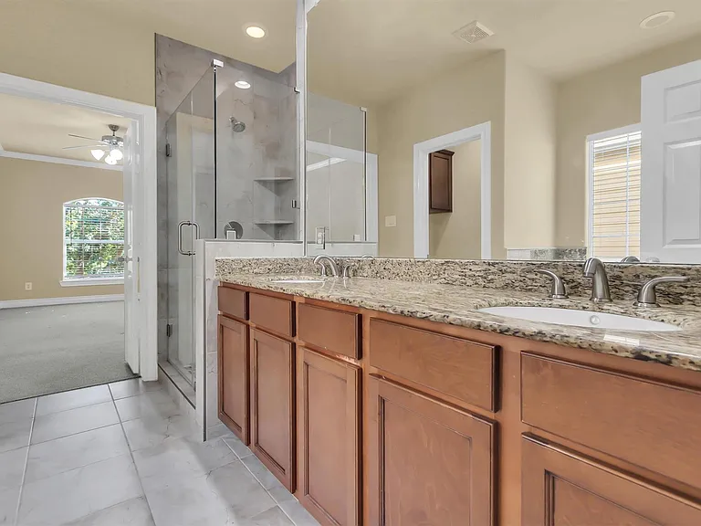 9006 Lakes At 610 Dr — Photo 20