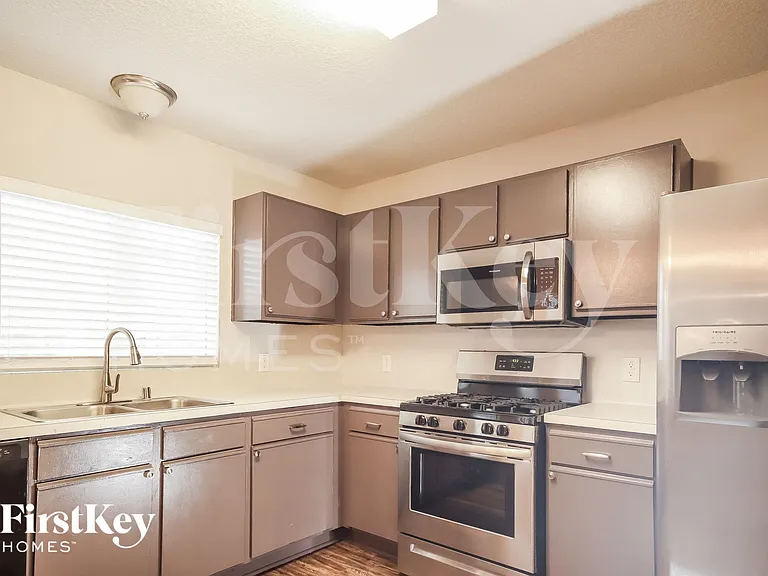 7223 Foxcrest Ln — Photo 5