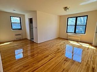 196-30 69th Ave #B, Fresh Meadows, NY 11365