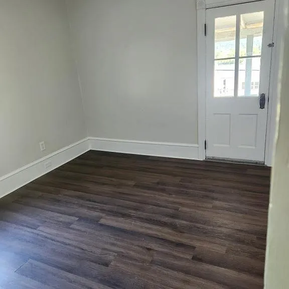 1819 Whitford Ave — Photo 4