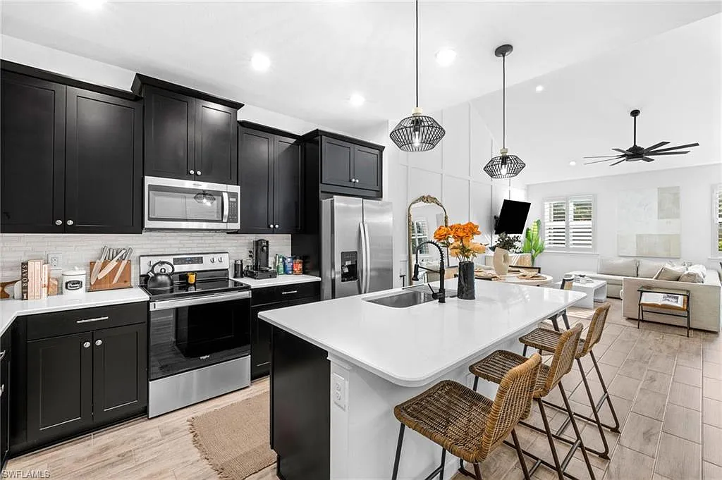 3 bed, 2.5 bath, 1712 sqft, $3,700 — Photo 4