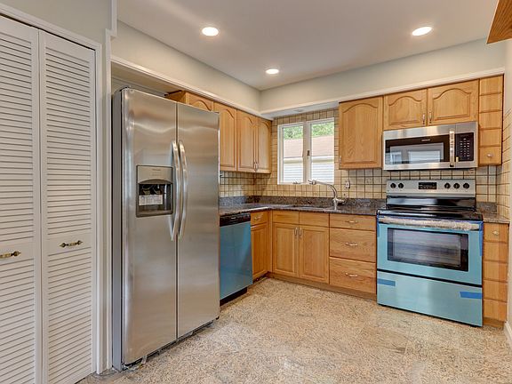 3rd image of 577 Birch Hollow Dr