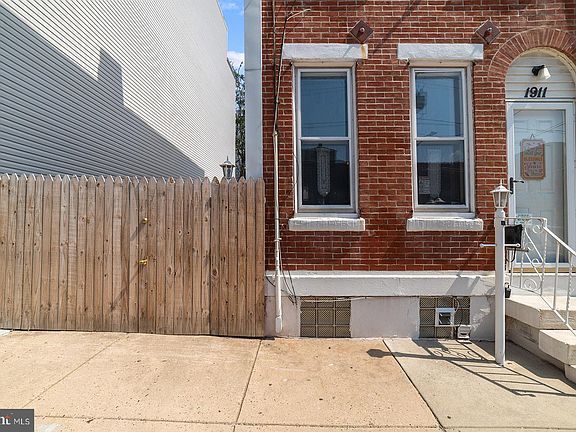 3rd image of 1909-1909 E Huntingdon St #1911