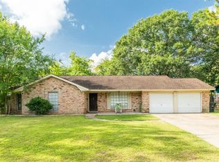 1205 Carmie St, Alvin, TX 77511