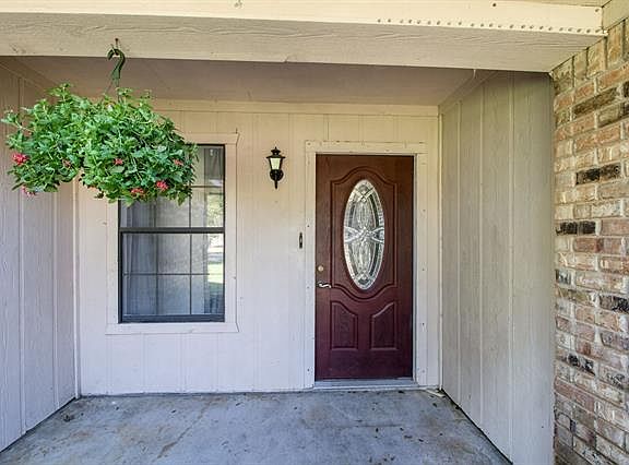 2nd image of 1114 Murry Dr N