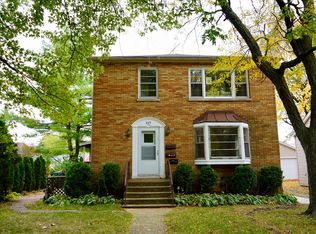 825 N Sleight St #1, Naperville, IL 60563