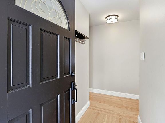 5th image of 3763 Willowview Dr