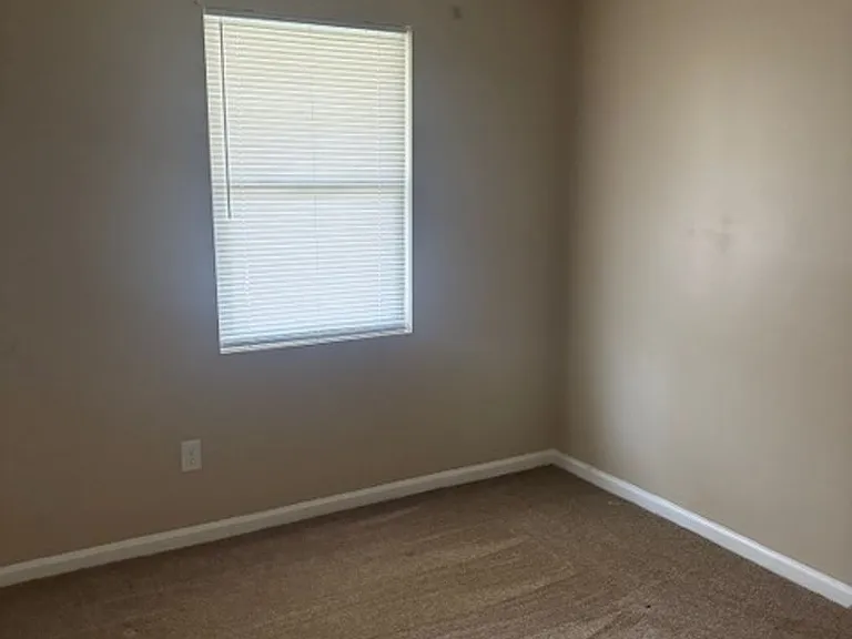 2704 Cranbrook Dr — Photo 6