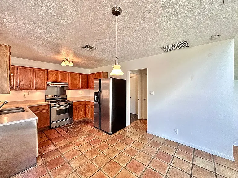 806 Minturn Ln — Photo 11
