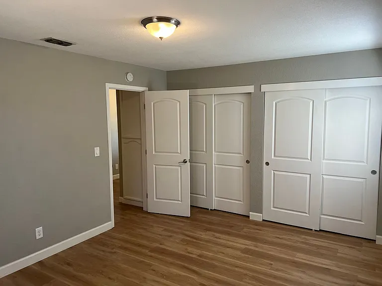 5562 Catalpa Ct — Photo 10