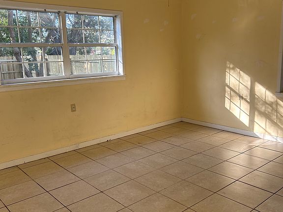 Primary bedroom 11x15