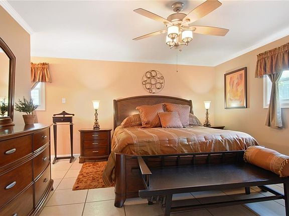 3rd image of 305 Yenni Dr