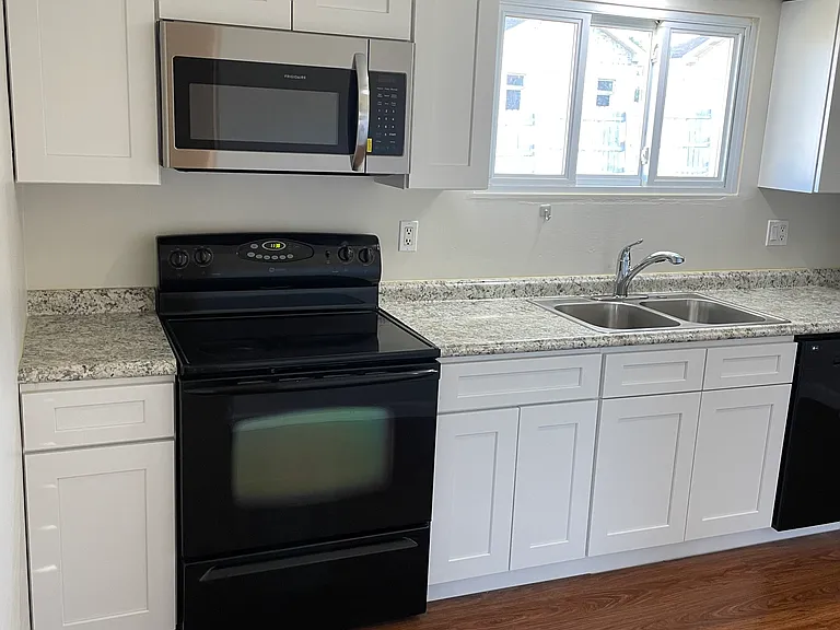 151 Edwin Dr — Photo 4