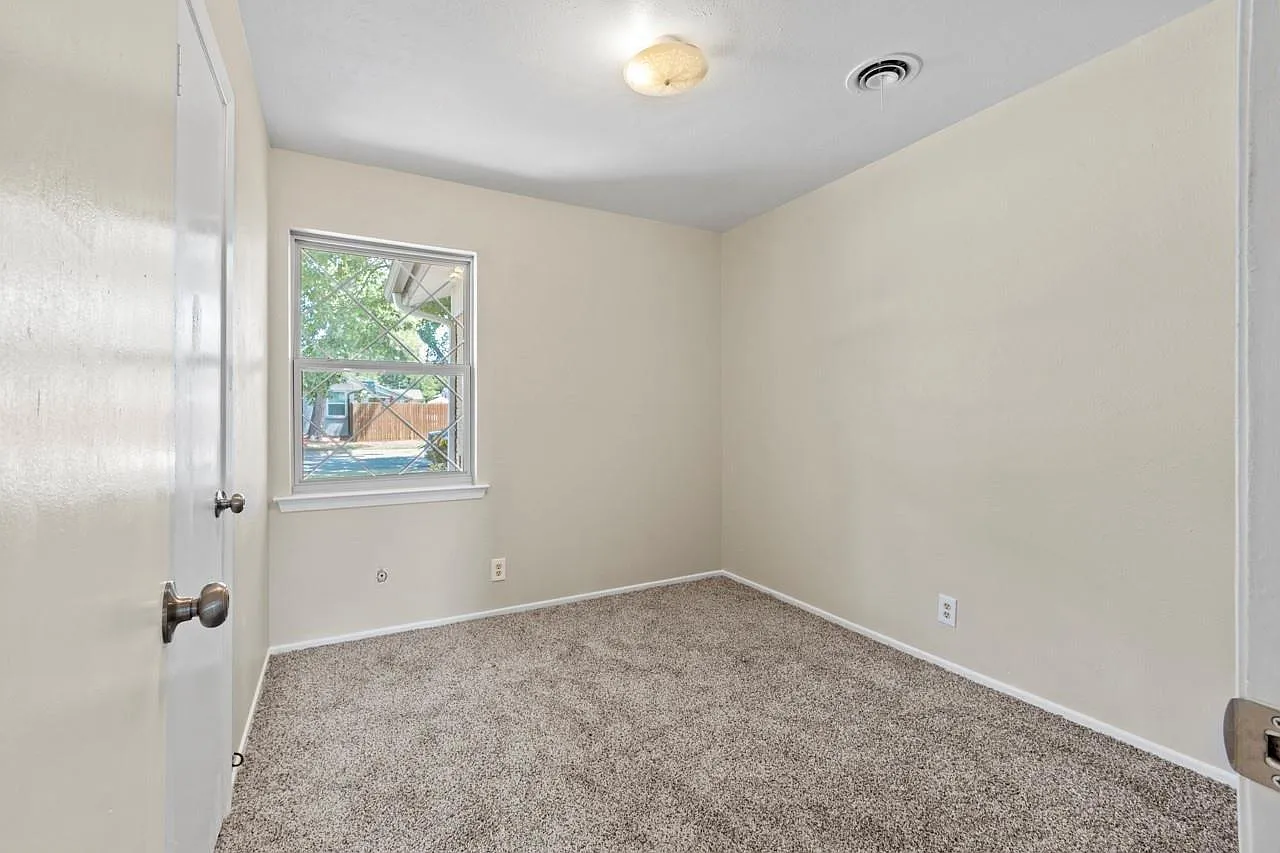 2921 Needles St — Photo 4