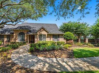 208 Leisure Ln, Friendswood, TX 77546