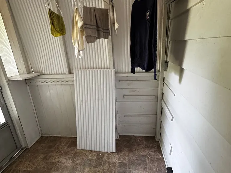 811 W Elm St — Photo 24