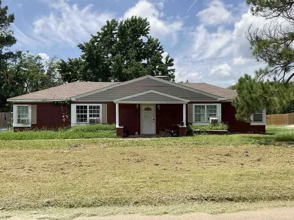 832 N Tucker Ave, Shawnee, OK 74801